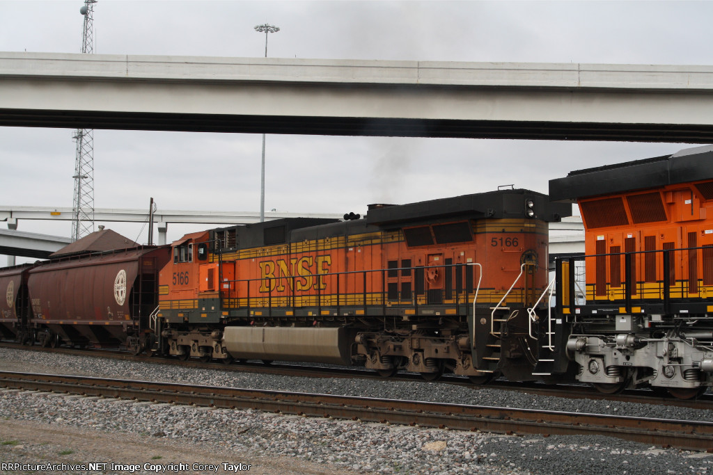 BNSF 5166